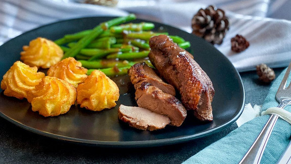 Marinierte Entenstreifen mit Herzogin-Kartoffeln und Prinzessbohnen Marinierte Entenstreifen mit Herzogin-Kartoffeln und Prinzessbohnen