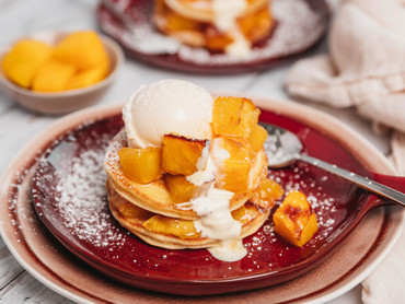 Pancakes mit karamellisierter Mango aus der Heißluftfritteuse